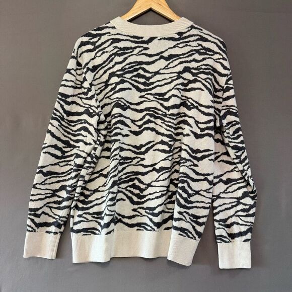 Daily Ritual Women’s Zebra Striped Sweater Size Large Acrylic Blend Round Neck - Picture 4 of 9